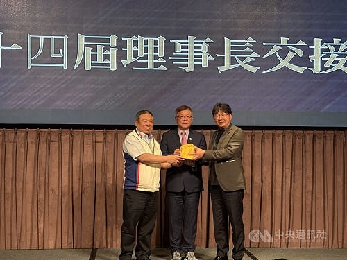 射箭協會理事長交接　姚連地：持續讓台灣射箭發光