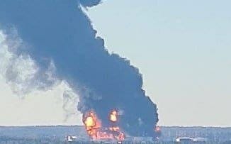 (影) 烏軍雙線開炸! 夜襲刻赤大橋毀2守護艦、彼爾姆煉油廠爆炸不斷