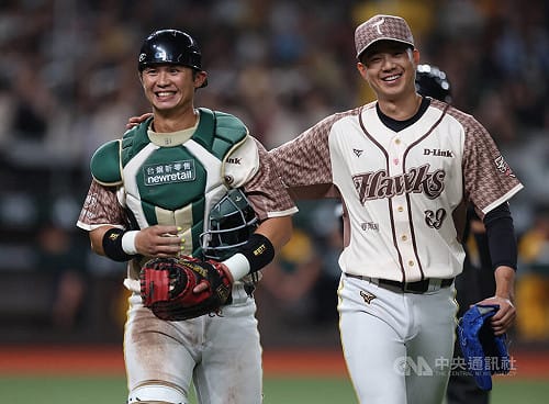 吳明鴻兼教練教學相長　10年再與黃子鵬投捕搭配