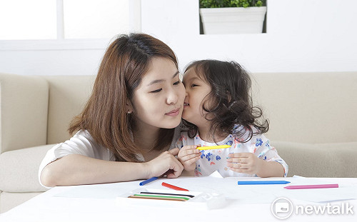 媽媽角色壓力山大！育兒調查出爐：僅22.1%認同台灣環境容易育兒