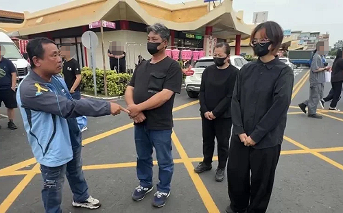 台南女警告別式同事齊聚送別！肇事戴女一家現身遭嗆：不下跪別進去