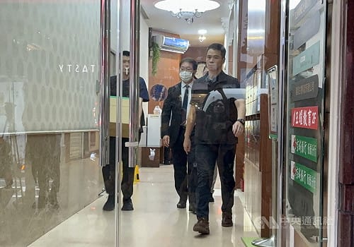 光澤診所新北5分店遭搜索　板橋2店經理被帶回