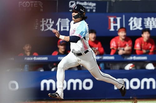 王勝偉無視燈號衝本壘　「把停聽成Go」沒默契