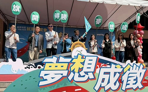 大港實習化身「職達車」    高市青年局攜名企入校精準留才