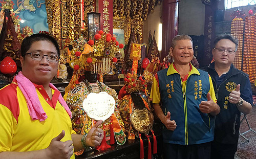 「嫌金牌太小」媽祖聽到了！銀樓老闆爐主遭託夢 趕製大金牌奉獻