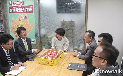 台南芒果大豐收  陳亭妃偕外交部農業部會駐台韓國代理爭取延長降稅優惠