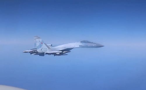 (影) 最短僅距6公尺！ 偵察機遭俄Su-27戰機攔截 英猛批：非常危險且魯莽