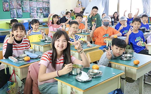 高雄國中小免費營養午餐     陳其邁指示私校一併納入補助