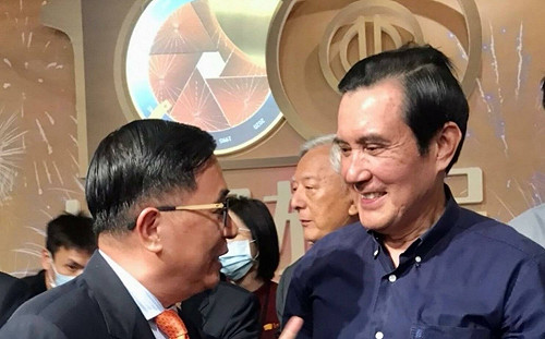 陳水扁貼「手指馬英九」圖控：特偵組教唆偽證咬扁  
