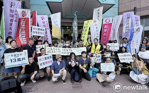 民團集結民進黨中央 抗議賴清德13萬戶社宅政見大跳票  