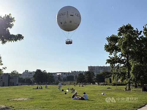 法國罕見5月酷熱　巴黎人迎早夏寧可適應不願靠冷氣