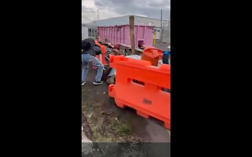 (影) 白宮收緊移民福利 ICE執法激進 全美各地爆發反移民政策抗議