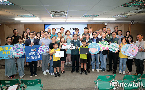 AMD捐31台AI筆電助攻台南智慧教育　黃偉哲：攜手培育下一代AI人才