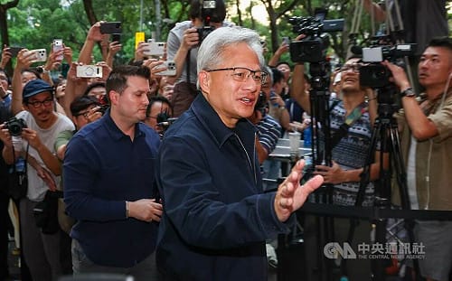 黃仁勳揭台灣電子供應鏈「忙翻」真相：AI已開始進入獲利期