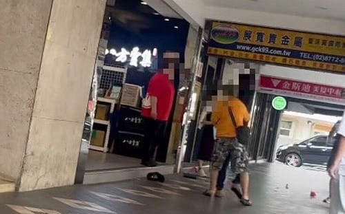 嫌店員態度不佳大鬧八方雲集！男子失控砸碗潑湯 網：坐在裡面好害怕