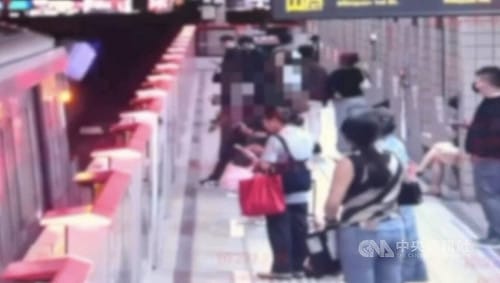 外籍夫妻北捷竹圍站爭執　男丟行李箱進軌道遭送辦