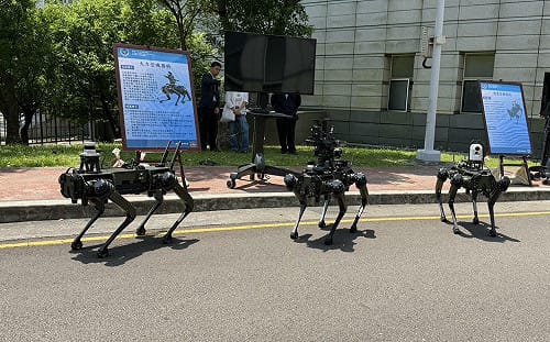 中科院秀機器狗性能！結合美軍規平台 自主開發偵蒐、光達、火力酬載
