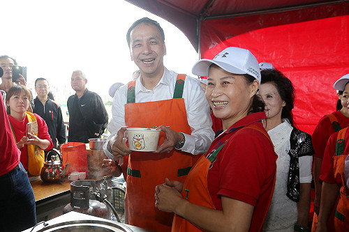 擔仔麵美食與文化結合 蘆洲神將領千人行腳祈福