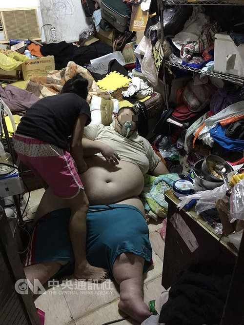 2百公斤罕病男急送醫 消防動員搶救