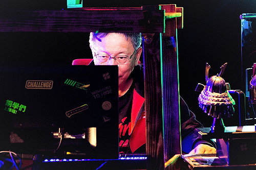 柯P也瘋電競！ 化身專業玩家超吸睛