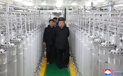 金正恩高調展示核武擴張宣稱生產能力翻倍   強化「核盾」確保政權生存