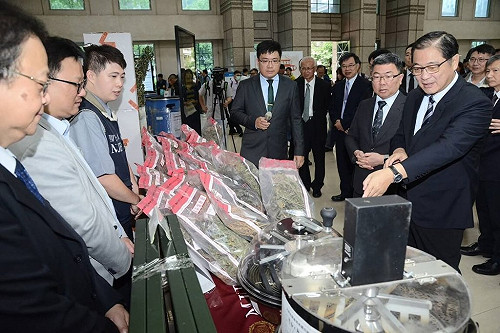 偵破依托咪酯煙彈及大麻工廠　橋檢李侃穎獲表揚