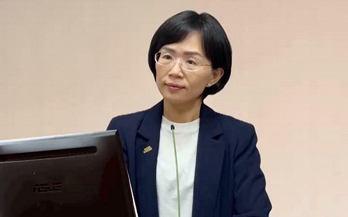 (影)蘇巧慧模擬立院質詢  爆笑宣傳6/27「水獺媽媽樂園」盛大舉辦