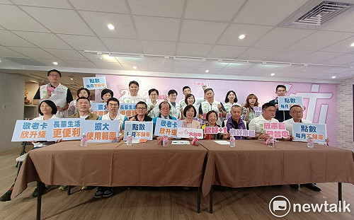 (影)不再看得到吃不到！何欣純提敬老愛心卡「欣升級」