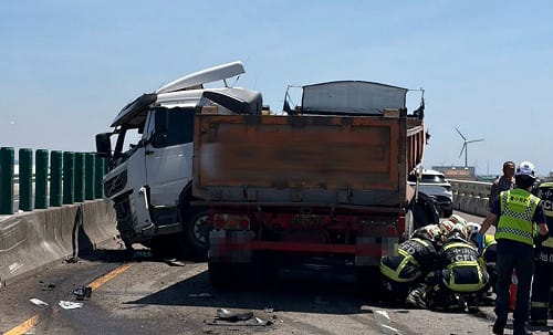 台61線曳引車自撞　駕駛噴飛遭自車後方車輪輾壓亡
