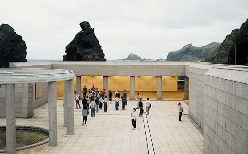 首批政治受難者抵綠島75週年 紀念市集音樂日 裝咖人、百合花、農武唱出白恐記憶！
