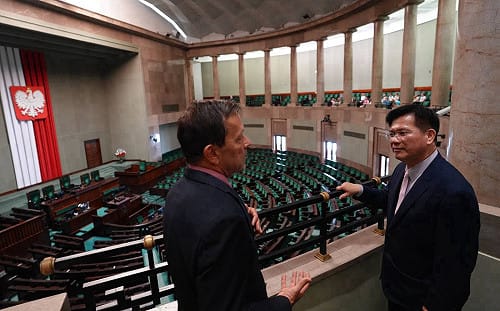 30年來外長首度進入波蘭國會！林佳龍宣布在歐洲設立「台灣語言中心」