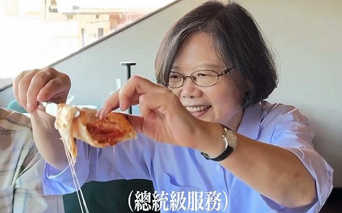 蔡英文訪義大利幕後曝光！開啟「餵食模式」　披薩、冰淇淋全分送隨扈