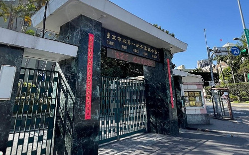 北一女周邊驚傳偷拍狼！中年男胸前架手機對準女學生 警調監視器追查