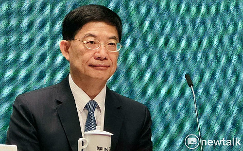 政院拍板軍公教調薪方案  一般公教人員明年加薪9.98％至5.88％
