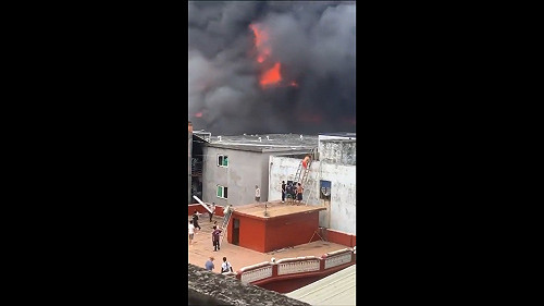 (影) 福建晉江鞋廠突發大火28死! 易燃物質堆積 工安完全被忽視