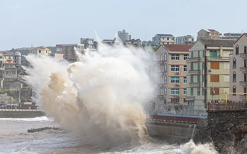 (影)洪澇席捲中國  巴威挾狂風豪雨登陸浙江沿岸  四川暴雨轎車遭泥流沖走