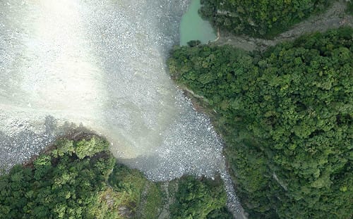 萬里溪堰塞湖恐溢流！水位距壩頂僅3公尺　農業部示警12小時內撤離