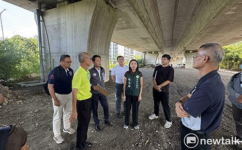 林俊憲林依婷會勘86快速道路橋下籃球場規劃  活化閒置空間打造全民運動環境