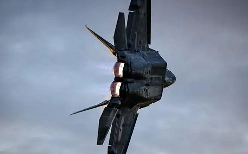 （影）F-22戰機9天出擊逾200架次！壓制伊朗防空網 全程未被敵方雷達偵測