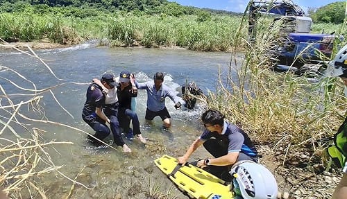 苗縣失智翁迷途受困河床　警消空拍尋獲搶救