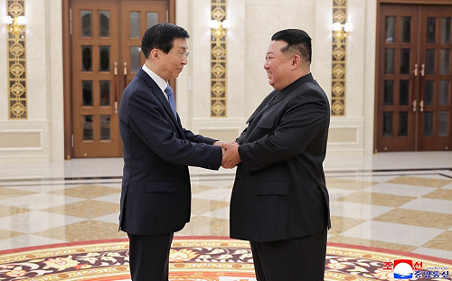 中朝高層互動升溫！王滬寧率團訪北韓  金正恩高規格接待
