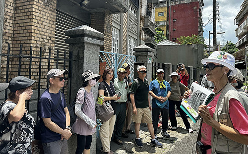 重返228現場「原天馬茶房」手語人權營 悼首位聽障罹難者 7處不義遺址標示將上路