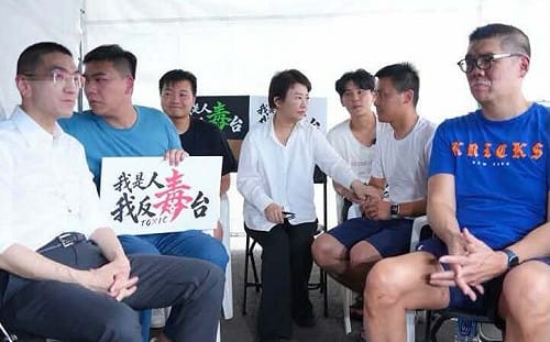 探望斷食藍青年 他嗆盧秀燕任內僅抽驗中聯油脂1次  致癌物檢驗更是0次…
