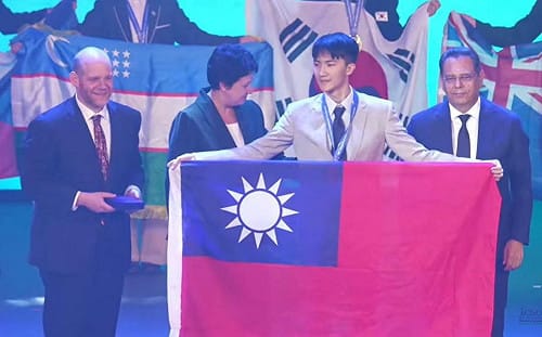 國際奧林匹亞競賽為台爭光！    雄中學子張宸睿化學金牌、曾宇凡數學銀牌