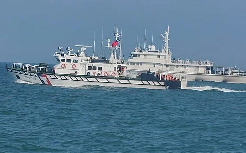 中國海警本月三度襲擾金門 海巡艇「一對一」近迫併航監控強勢執法
