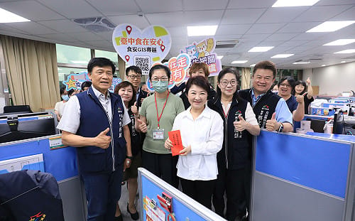 （影）慰問台中食安處同仁 盧秀燕強調「連陳其邁都感謝你們」
