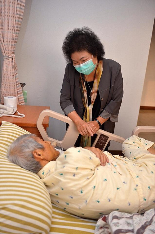 陳菊：希望您能夠放下  不要有牽掛  要好走