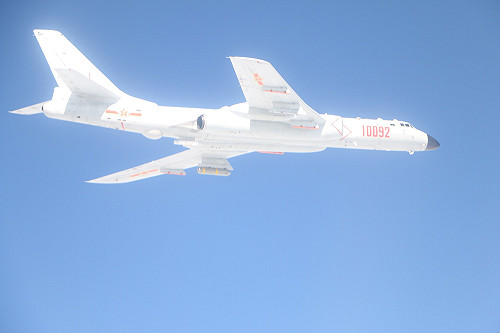 中共多架戰機沿巴士海峽飛行 國軍嚴密監控