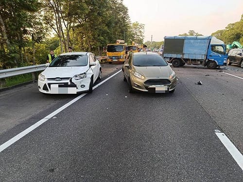 國3台南關廟段5車追撞　5人輕傷送醫無大礙