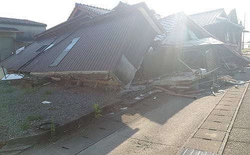 (影) 熊本7.1強震13死多人失蹤！永旺爆炸、古城石垣崩塌、道路斷裂 多地滿目瘡痍